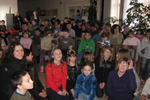 Učenici „knjižničari“ u posjetu učenicima OŠ Nad lipom....zajedno na predstavi Urnebes u svemiru